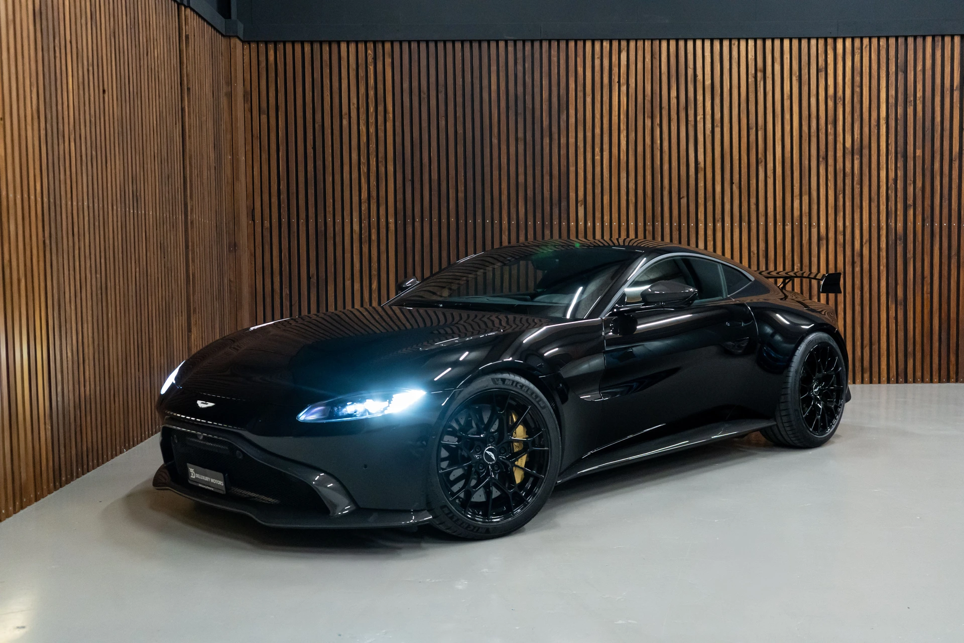 Aston Martin Vantage V8 AMR Handschalter